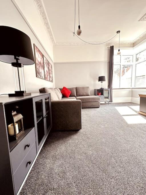 The Retreat - Large Luxury Apartment, Two Mins From Beach Bournemouth Exterior foto